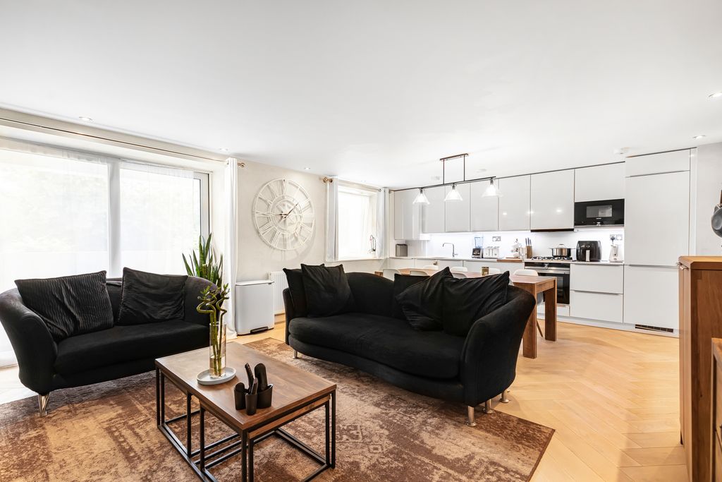 Property photo 1 of 18 Reception