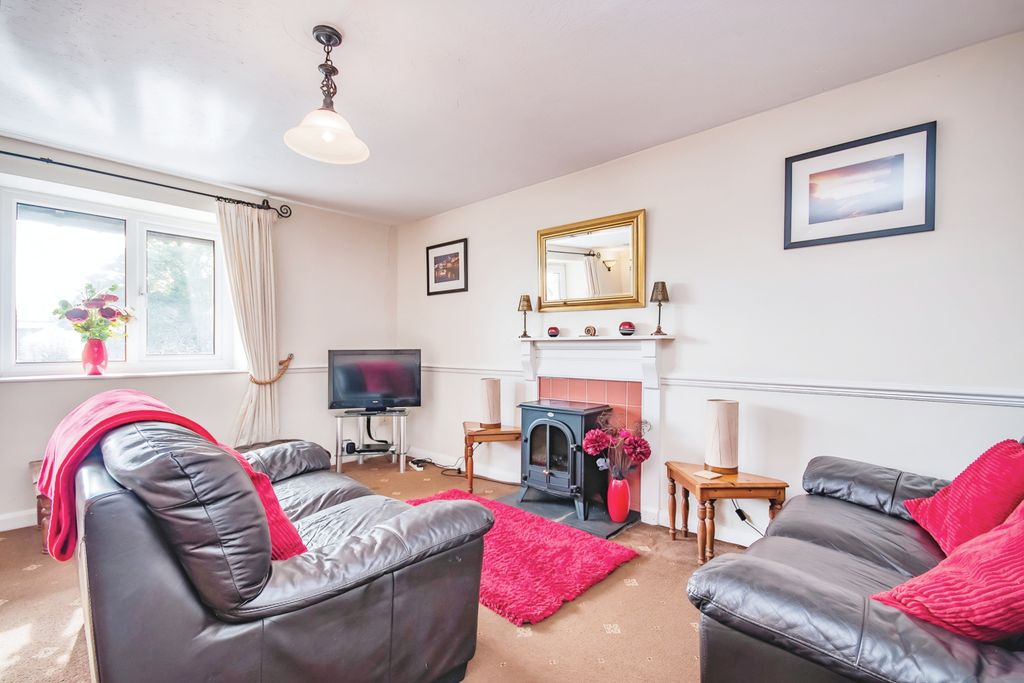 Property photo 2 of 8