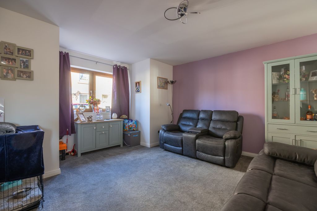 Property photo 3 of 24