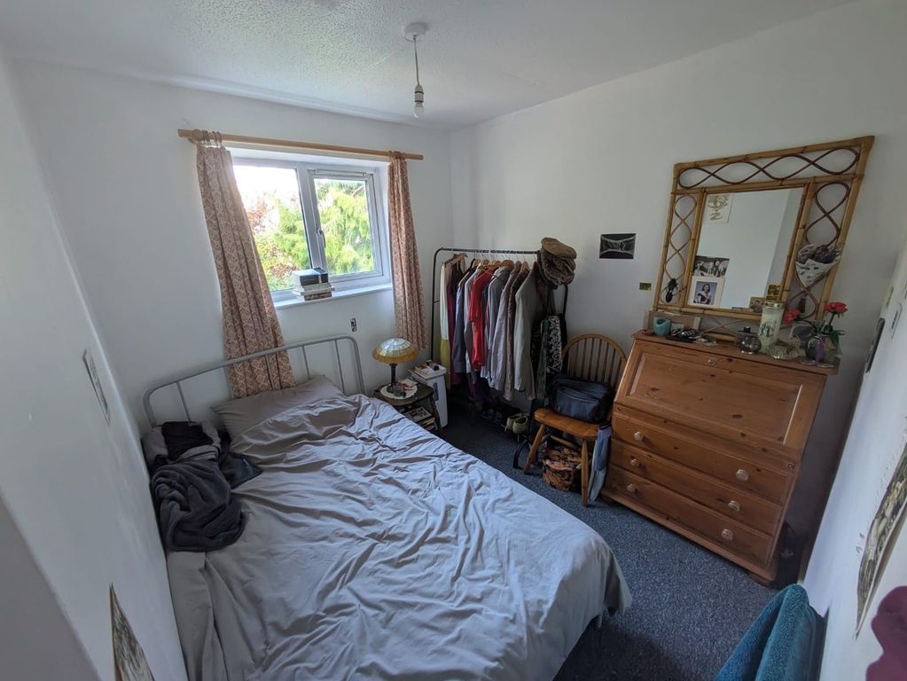Property photo 3 of 15 Bright Double Bedroom With Ample Storage Space For...