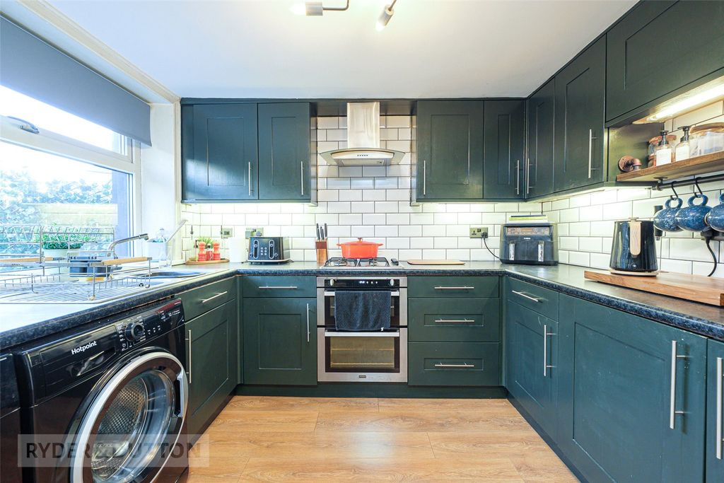 Property photo 2 of 18 Picture No. 11
