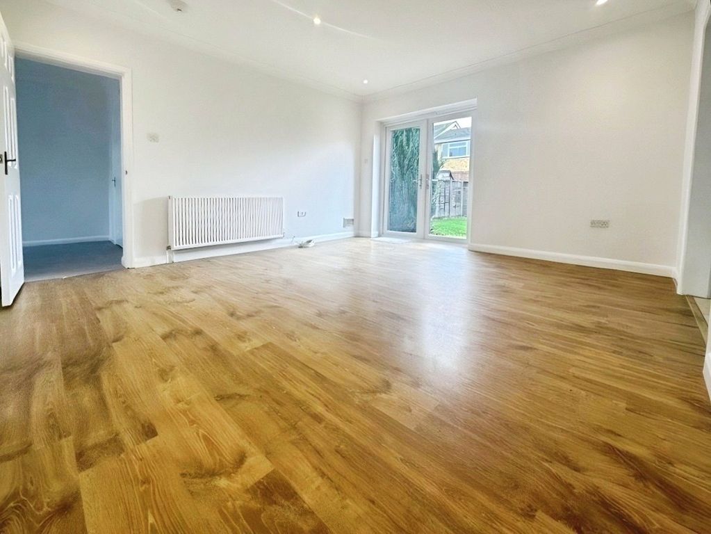 Property photo 2 of 9 Picture No. 18