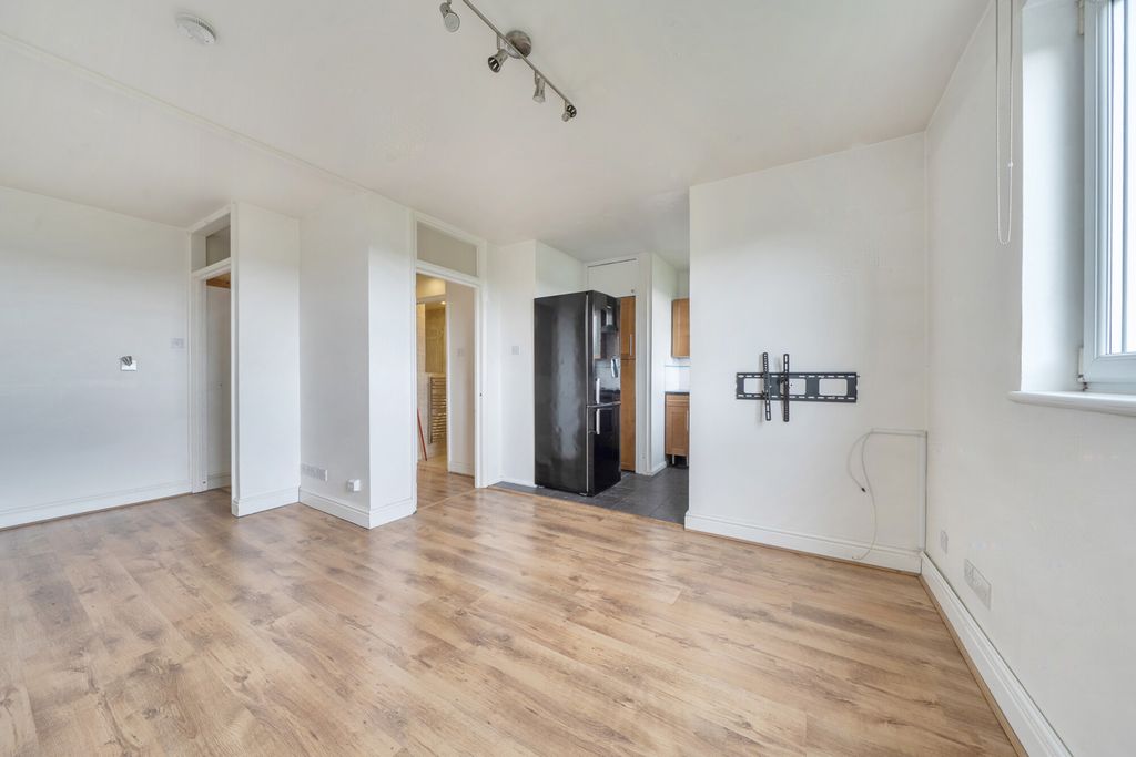 Property photo 2 of 10 1454034-7-69Fb3Fc...