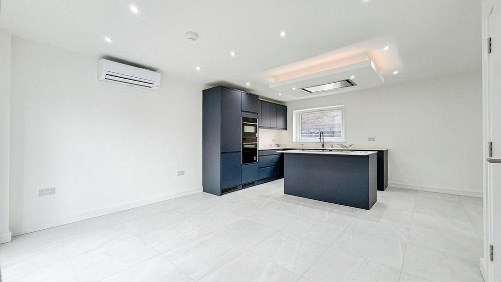 Property photo 2 of 26 Pbox-Img.Jpg