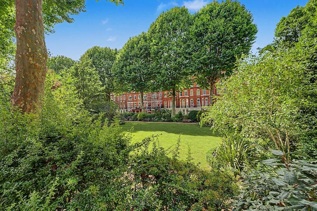Property photo 3 of 23 Barkston Garden Square