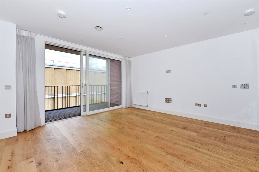 Property photo 3 of 10 Sitting Room