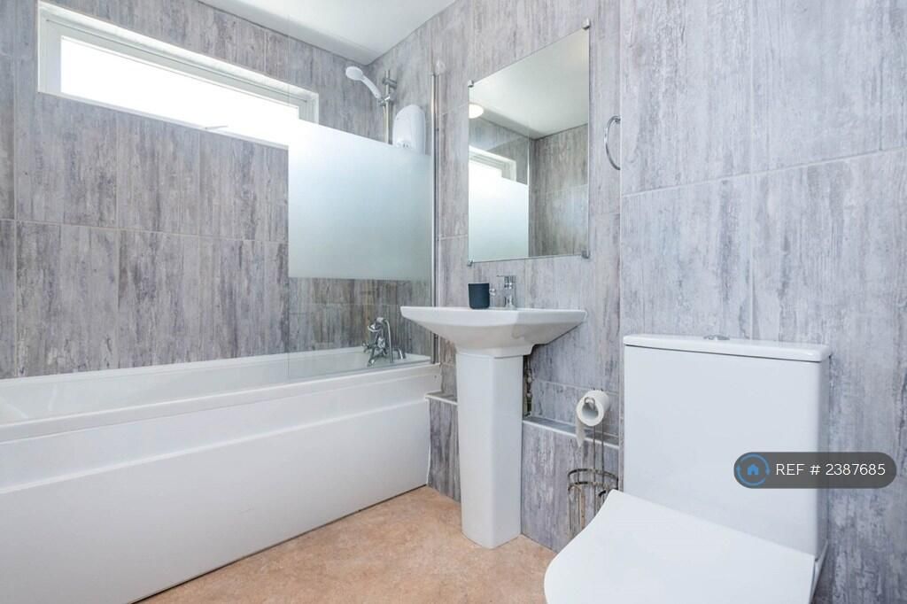 Property photo 3 of 7 Bathroom