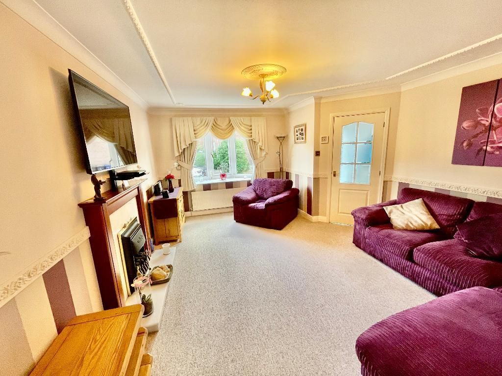 Property photo 3 of 21 Lounge