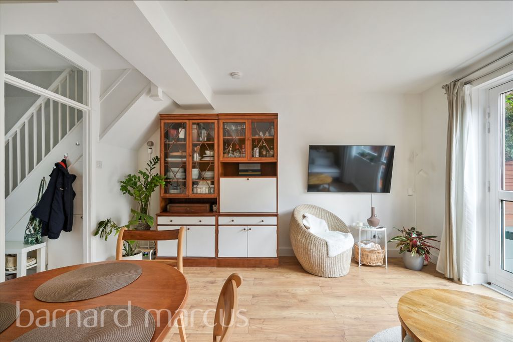 Property photo 1 of 9 Living Room