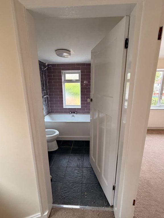 Property photo 2 of 8 Bathroom