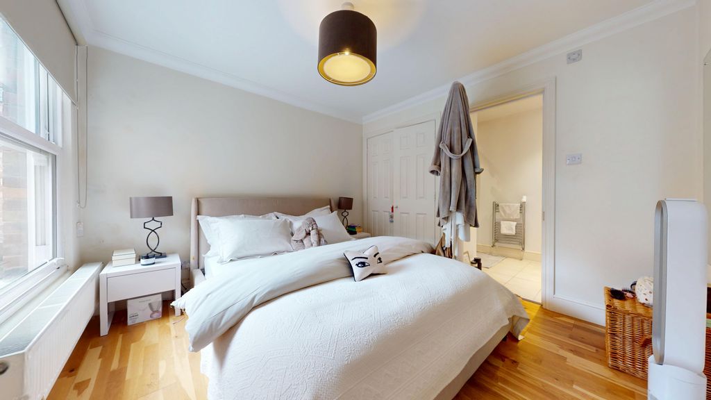 Property photo 3 of 7 Bedroom 1