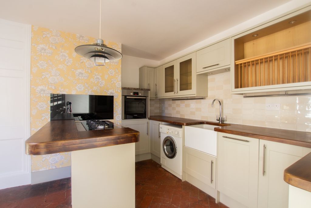 Property photo 3 of 8 Kitchen/Breakfast