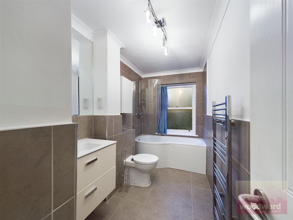 Property photo 3 of 18 Cam01320G0-Pr0017-Still005.Jpg