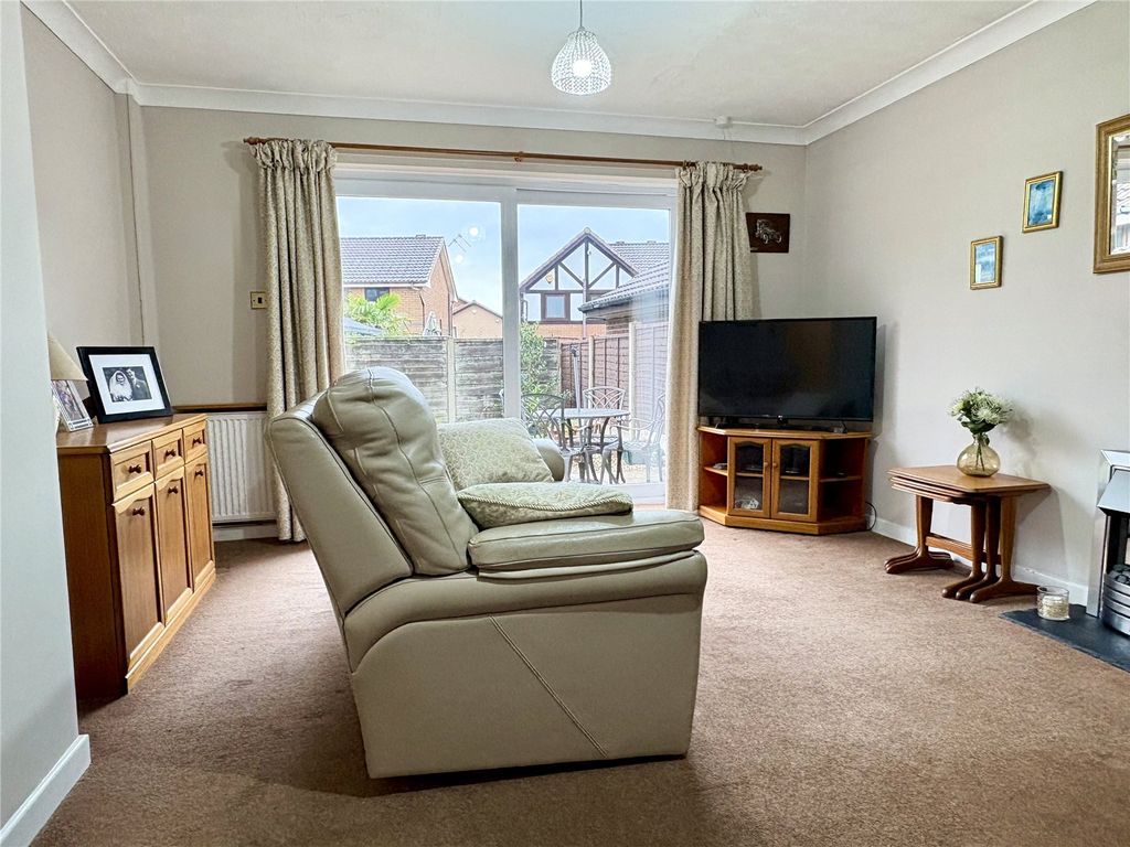 Property photo 2 of 14 Lounge