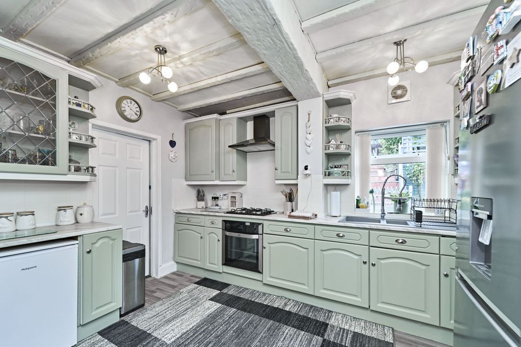 Property photo 2 of 27