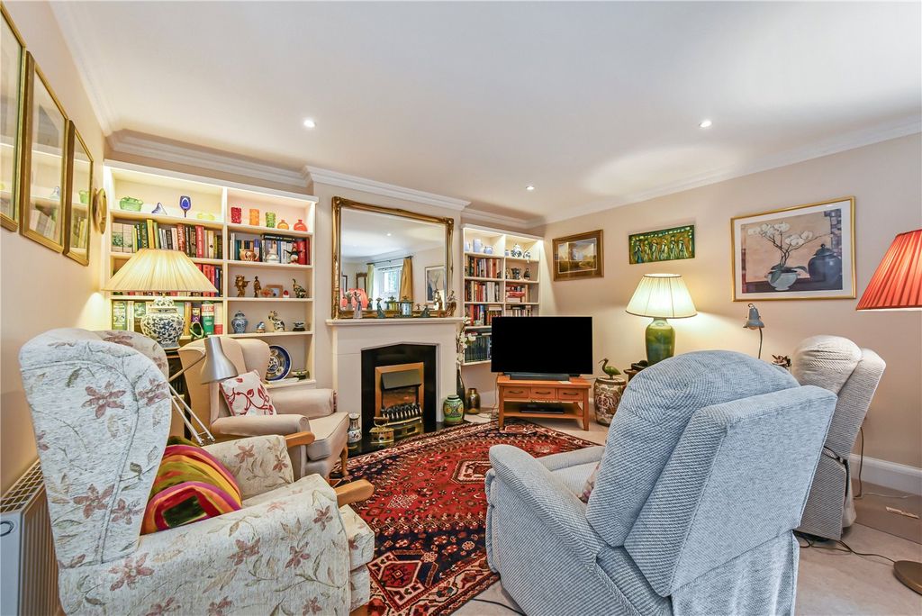 Property photo 2 of 16 Sitting Room