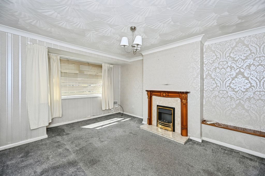 Property photo 3 of 20 Living Room