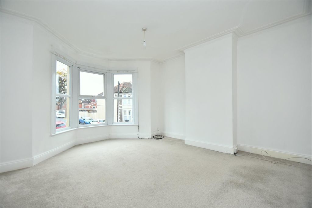 Property photo 2 of 9 Lounge