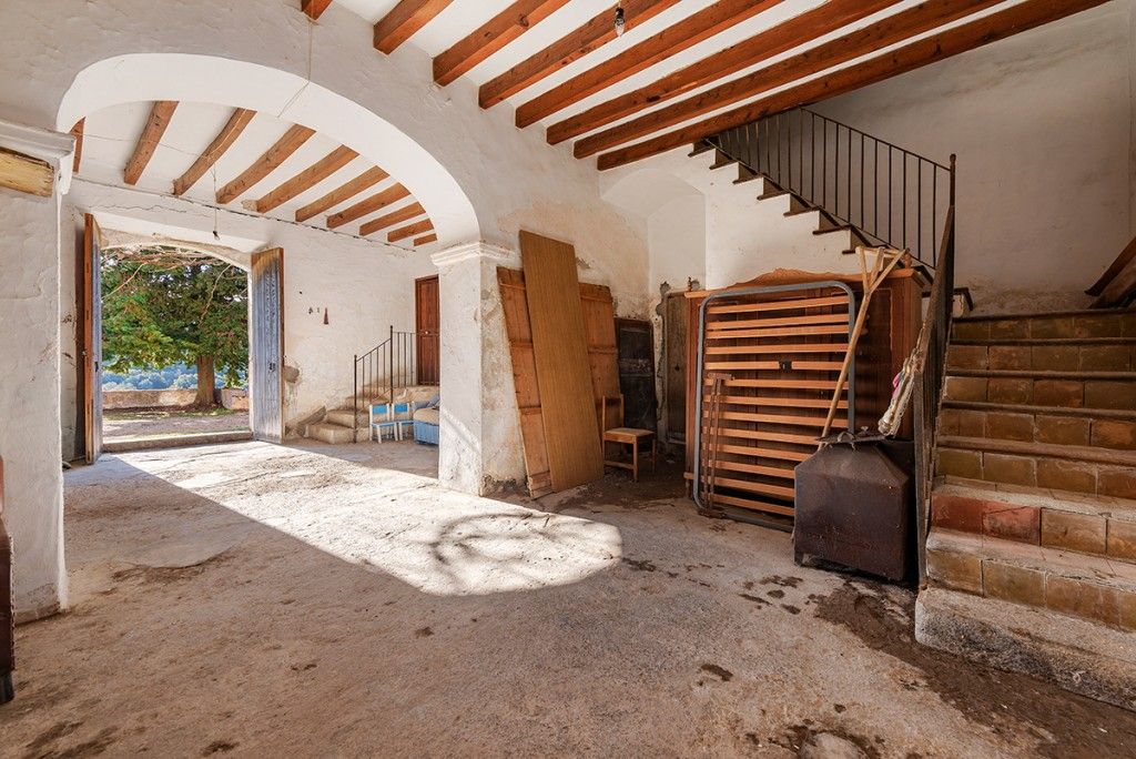 Property photo 3 of 20 Stairs And Entrance Hall