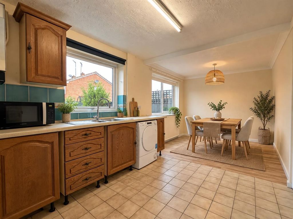 Property photo 2 of 27 Kitchen Diner