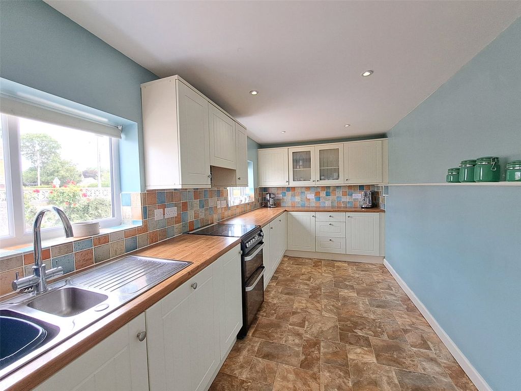 Property photo 2 of 22 Picture No. 26