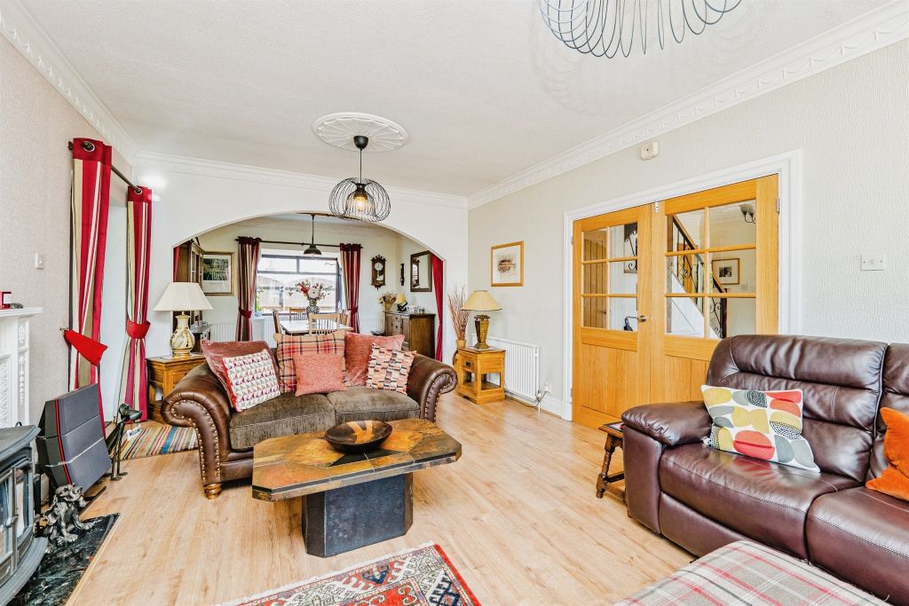 Property photo 2 of 28
