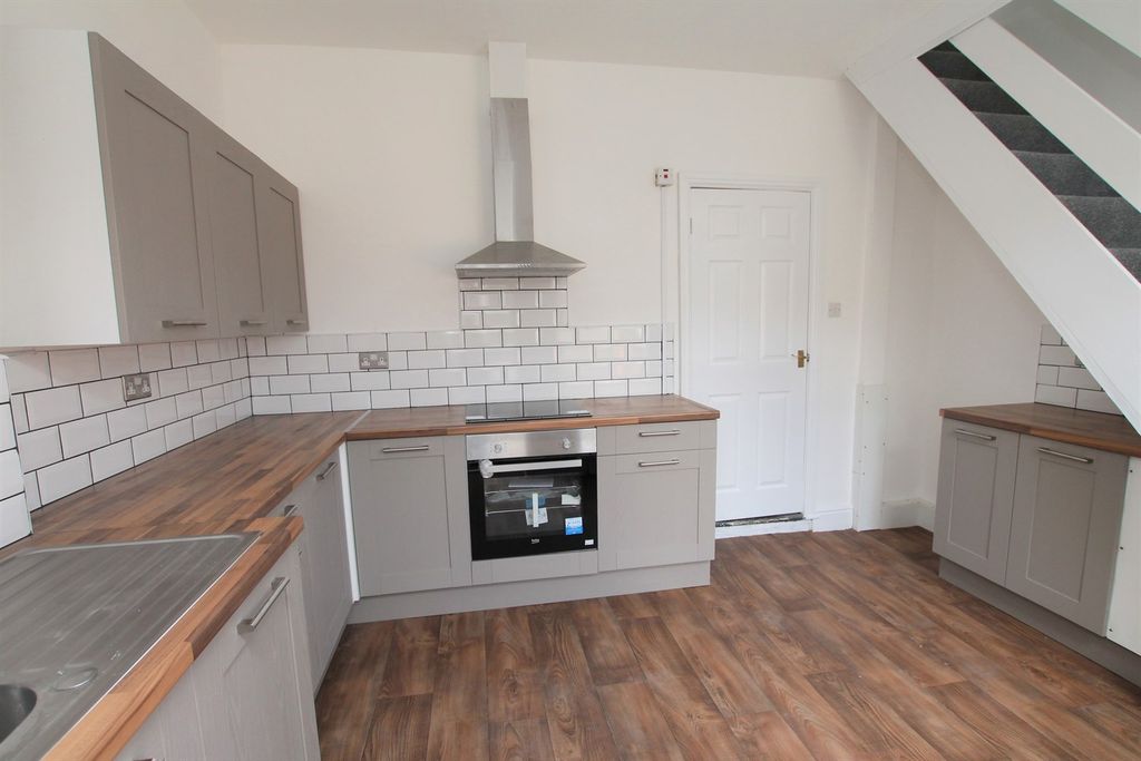 Property photo 1 of 12 Kitchen (Main)