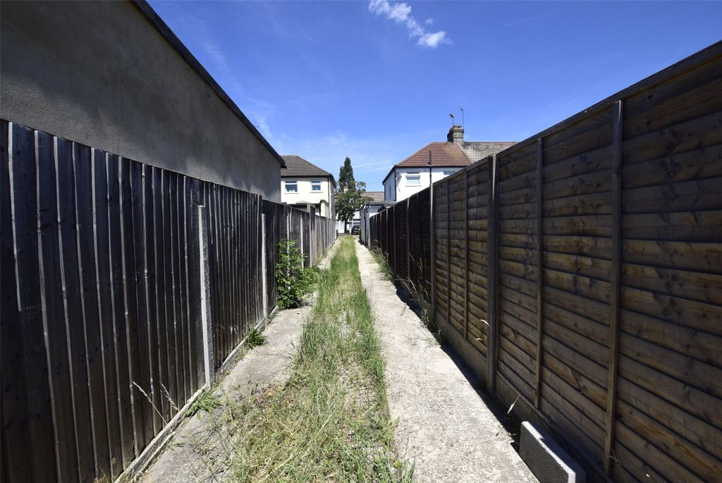 Property photo 3 of 5 Picture No. 04