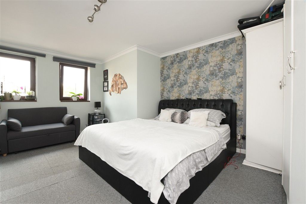 Property photo 3 of 8 Studio Room