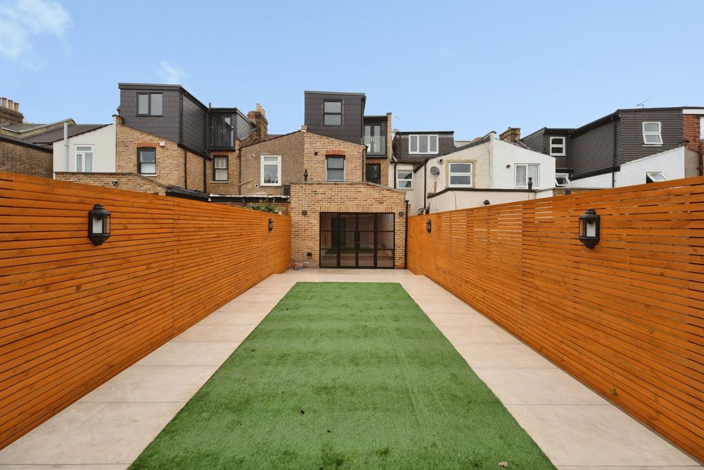 Property photo 2 of 16 Pbox-Img.Jpg