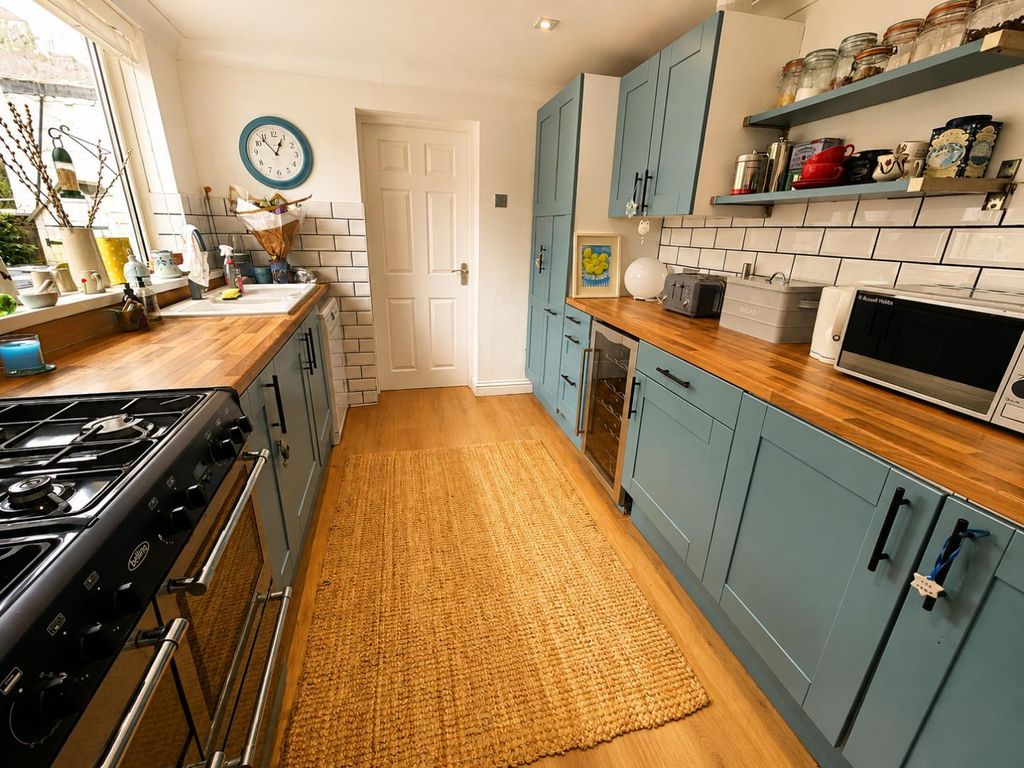Property photo 3 of 13 Kitchen