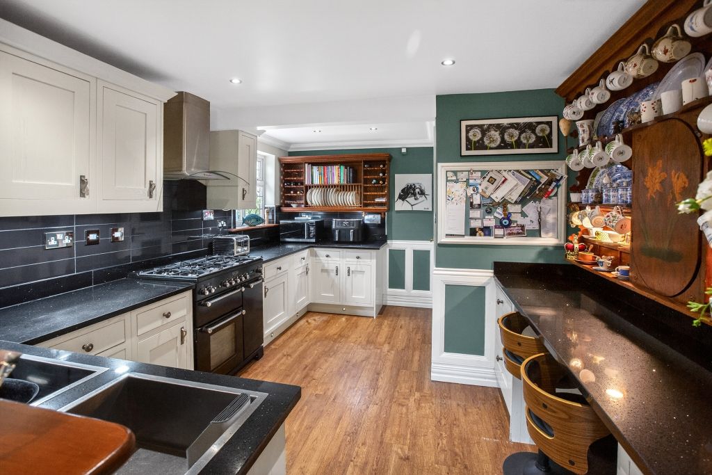 Property photo 2 of 25