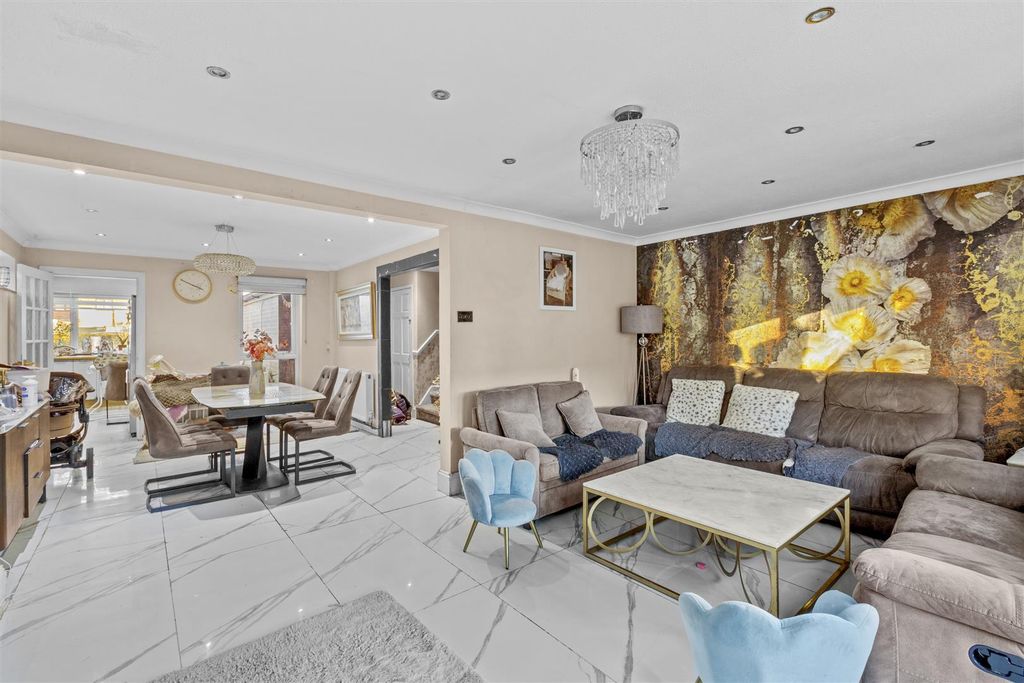 Property photo 2 of 12 Photos_High Res_5 Bowler Lea, Hp13 5Ud-8 (1).Jpg