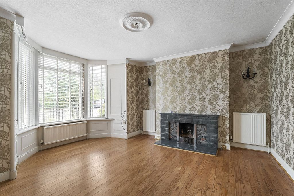 Property photo 2 of 29 Queens Road