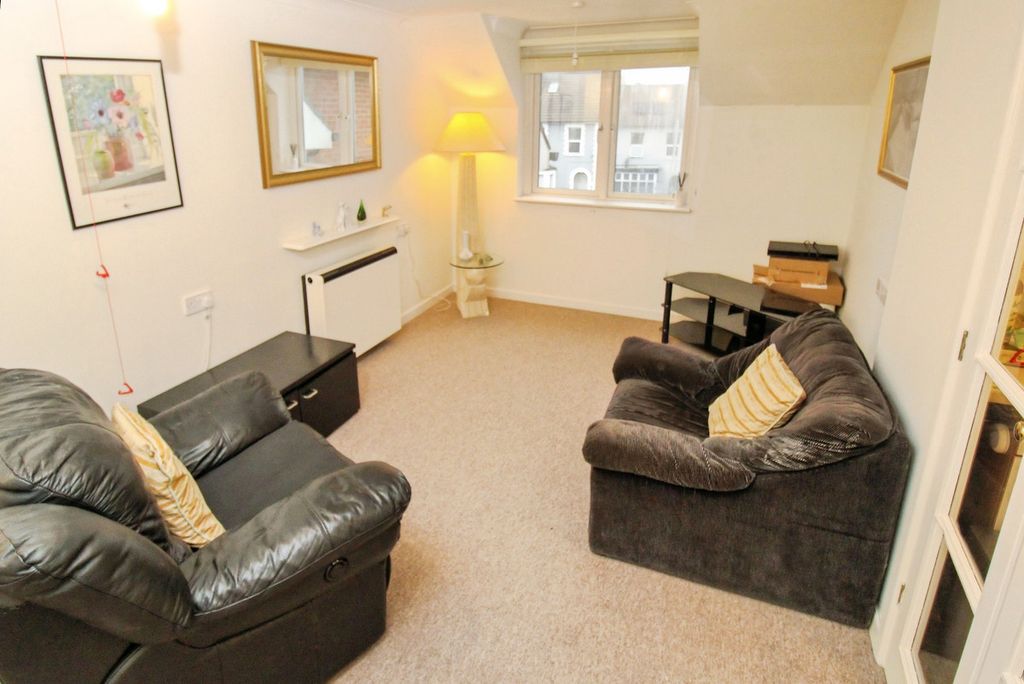 Property photo 3 of 12