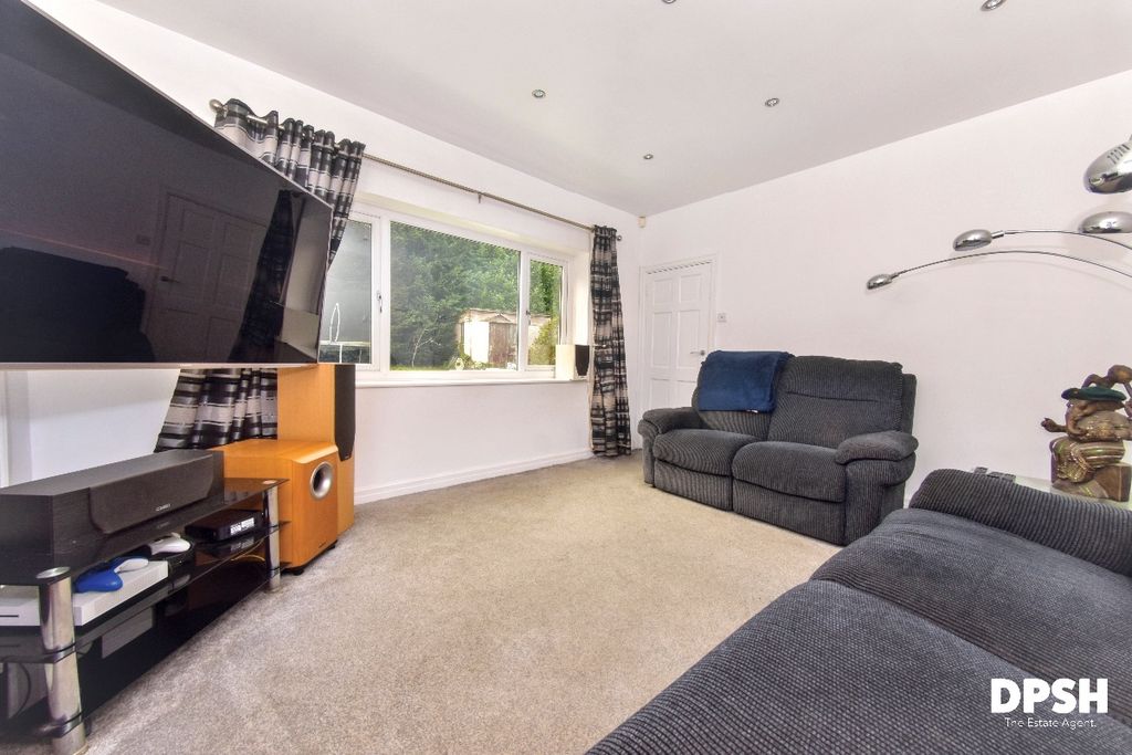 Property photo 3 of 27