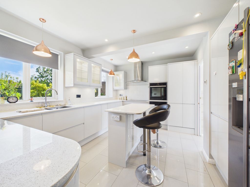 Property photo 3 of 16 Kitchen