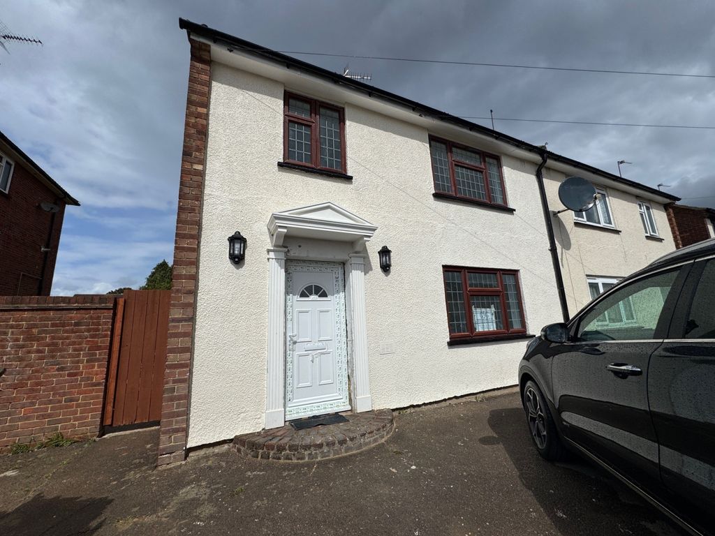 Property photo 1 of 11 Brabazon Road, Hounslow, Tw5 9Lt