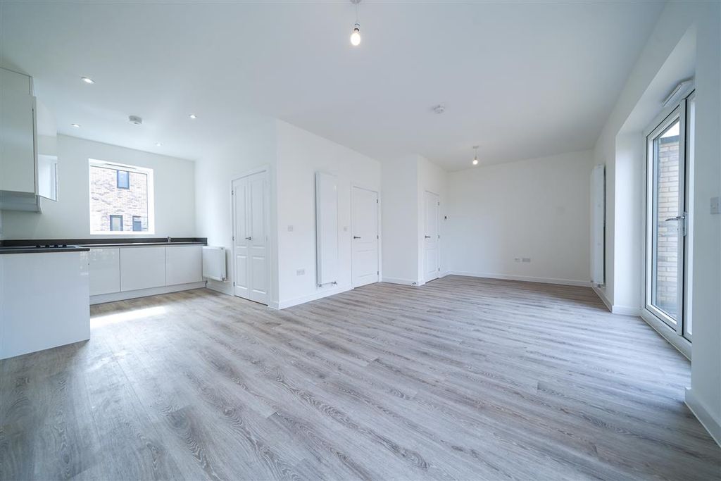 Property photo 2 of 24