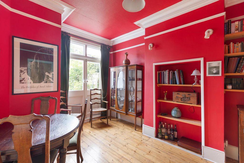 Property photo 3 of 18