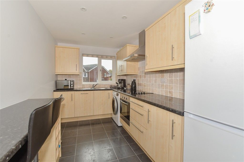 Property photo 3 of 8 Kitchen