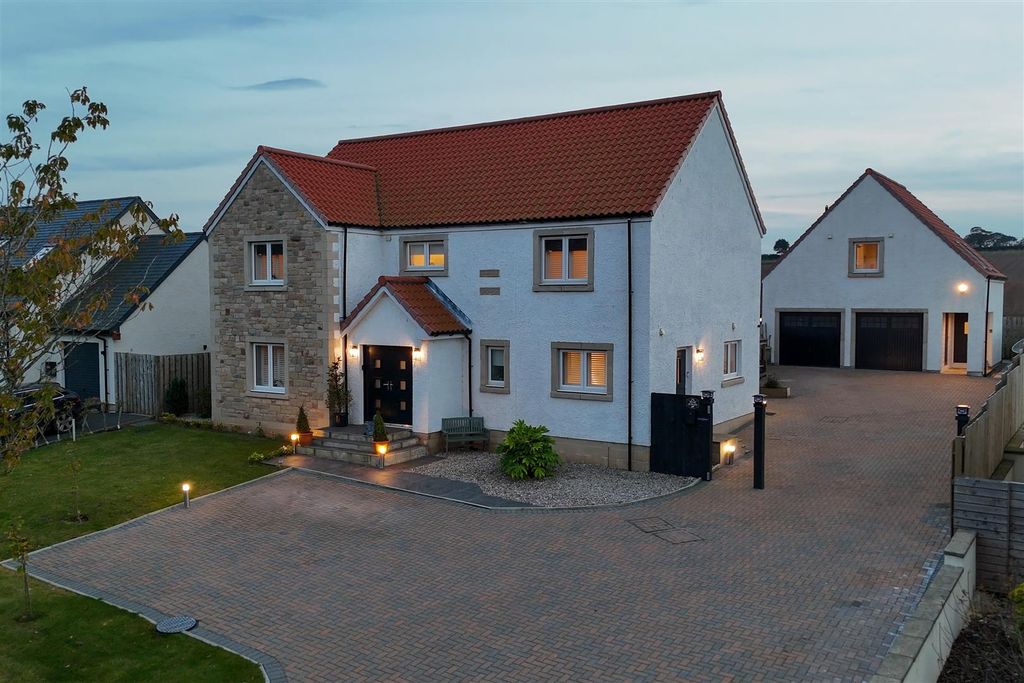 Property photo 3 of 37 Briardbank Evening Photos-1.Jpg