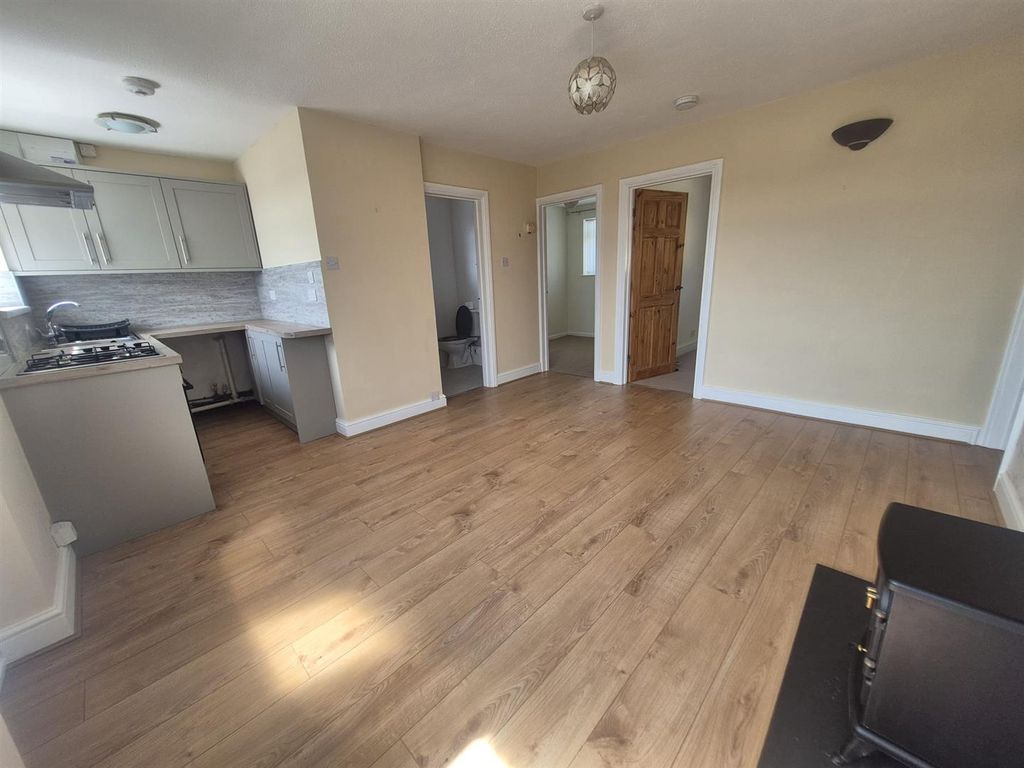 Property photo 3 of 20 16Sc Living Room 1.Jpeg
