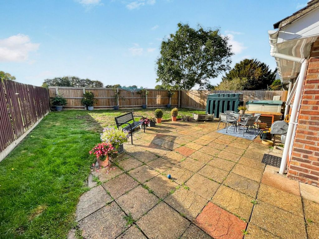 Property photo 2 of 14 Tlc_04Bb3c0A-11E2-49Dd-Aea7-3Afd9377Ec6d_E5ce63E.J