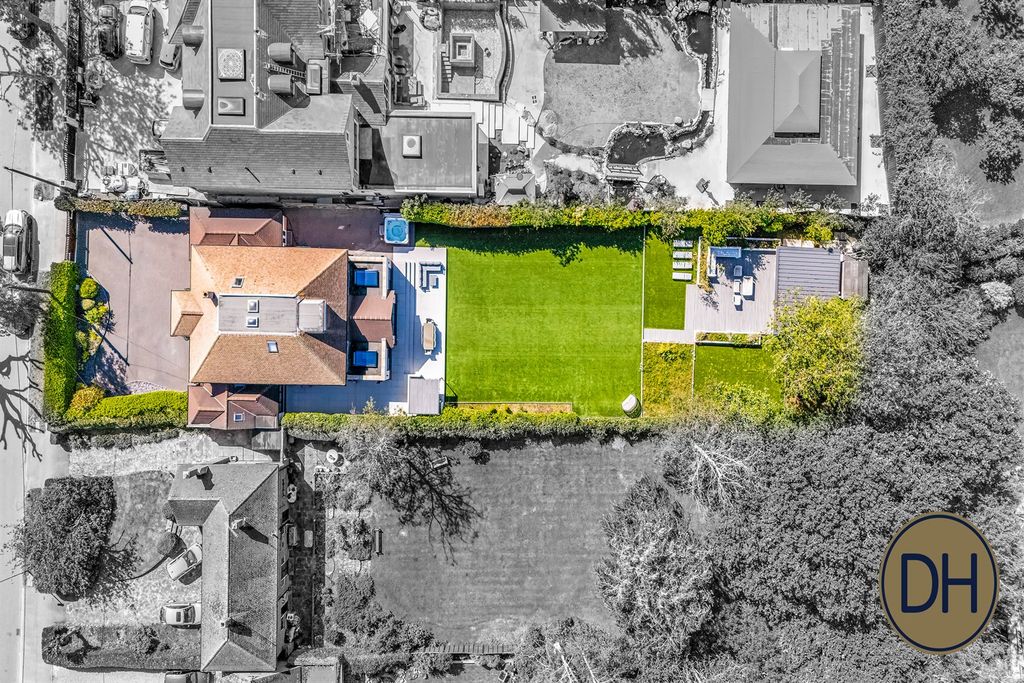Property photo 2 of 42 Park Avenue