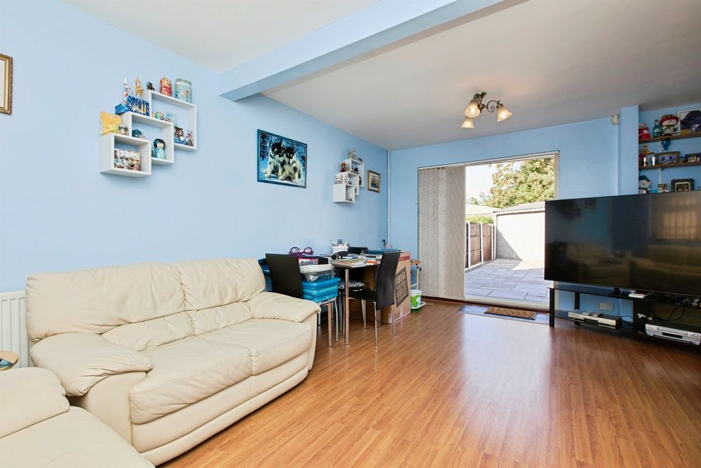 Property photo 2 of 20