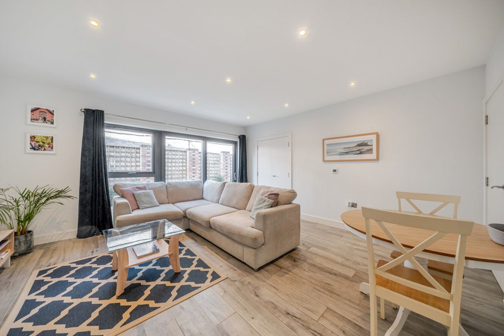 Property photo 2 of 16 1484107-8-6A3E51F...