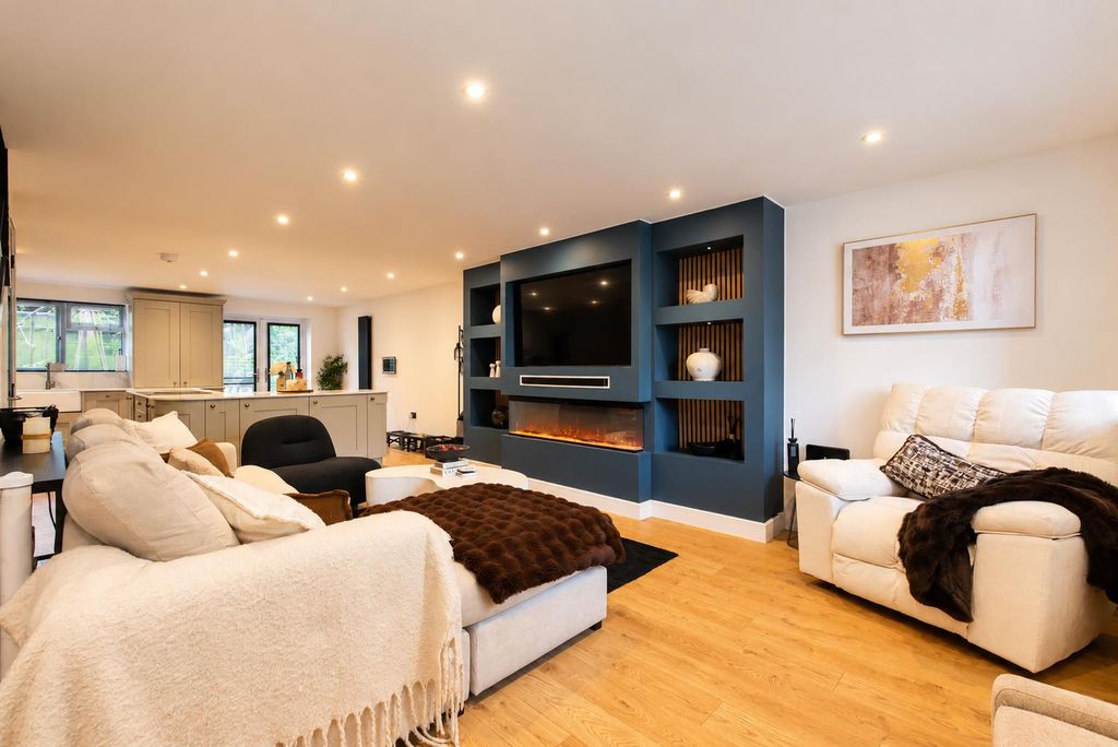 Property photo 2 of 16 Open-Plan Living/Kitchen/Dining Room
