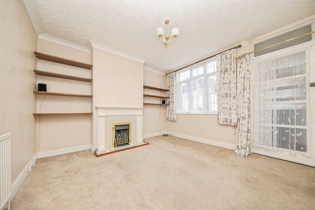 Property photo 3 of 17 Photo