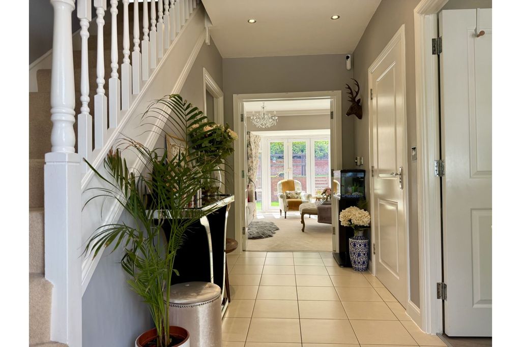 Property photo 2 of 22 Entrance Hallway